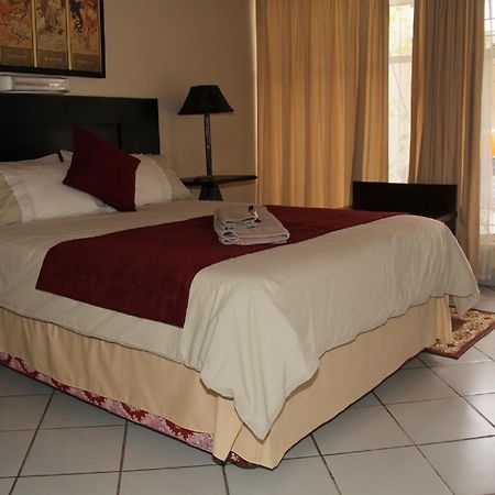 Rustenburg Guesthouse Exterior foto