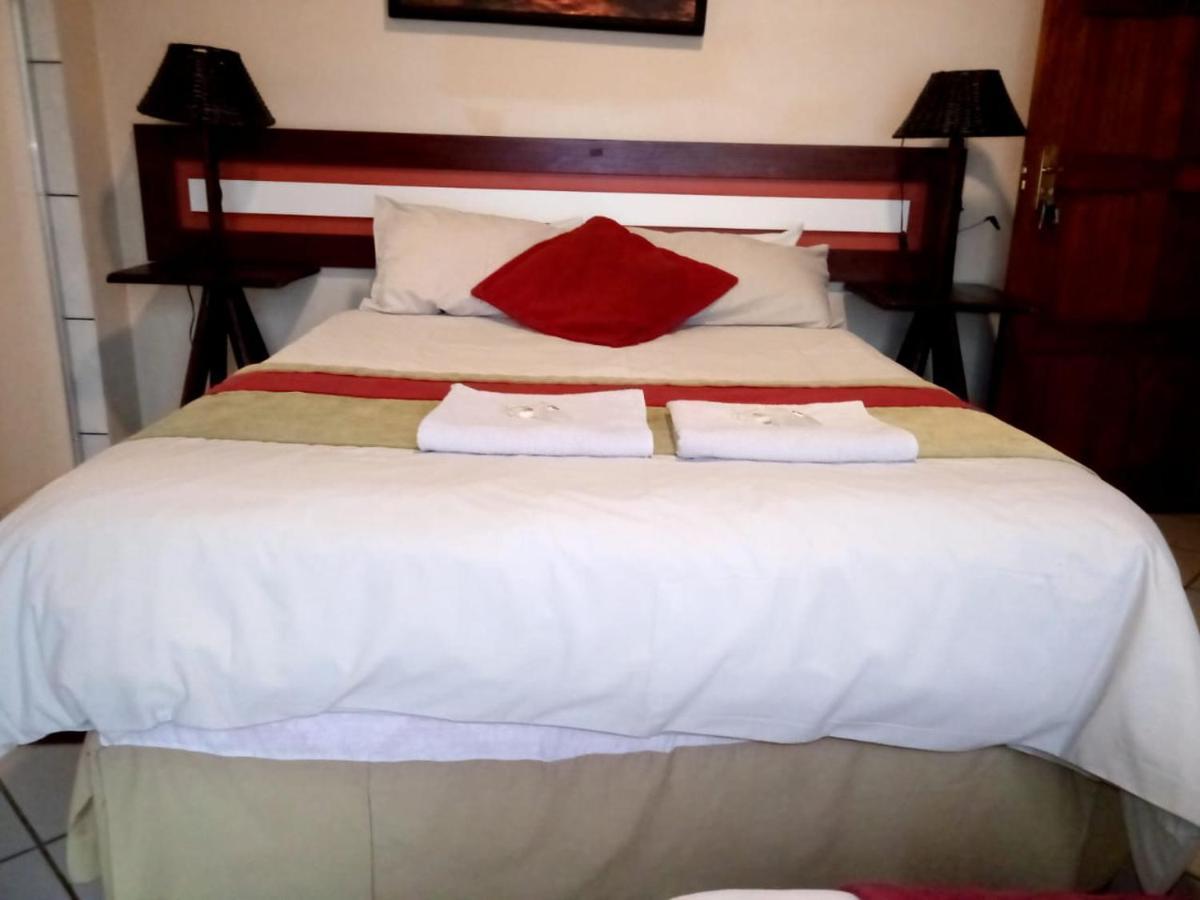 Rustenburg Guesthouse Exterior foto