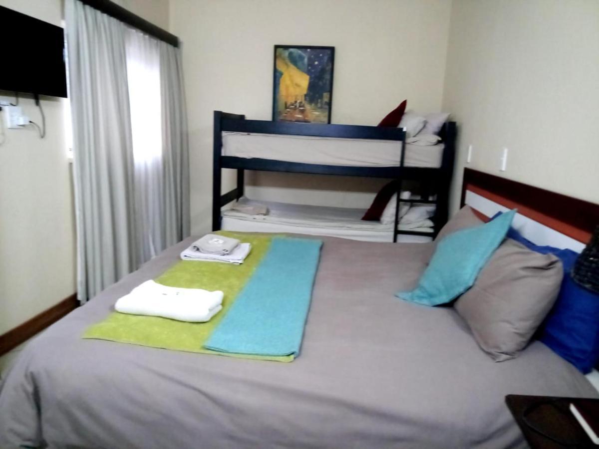 Rustenburg Guesthouse Exterior foto