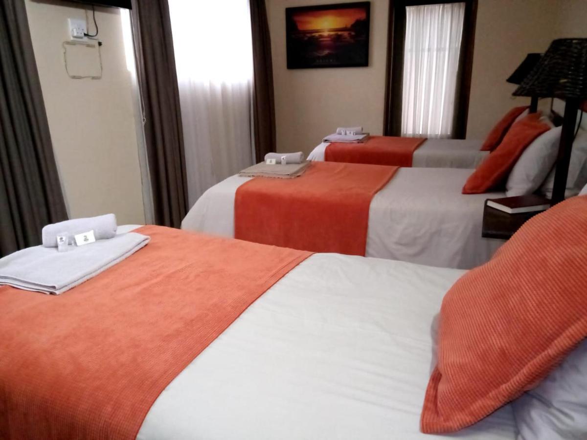 Rustenburg Guesthouse Exterior foto