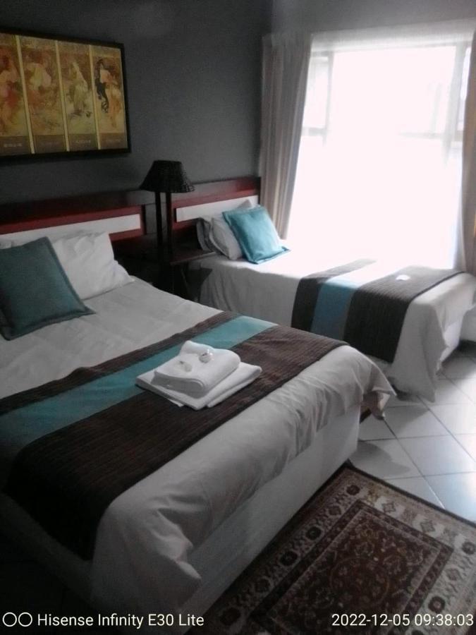 Rustenburg Guesthouse Exterior foto