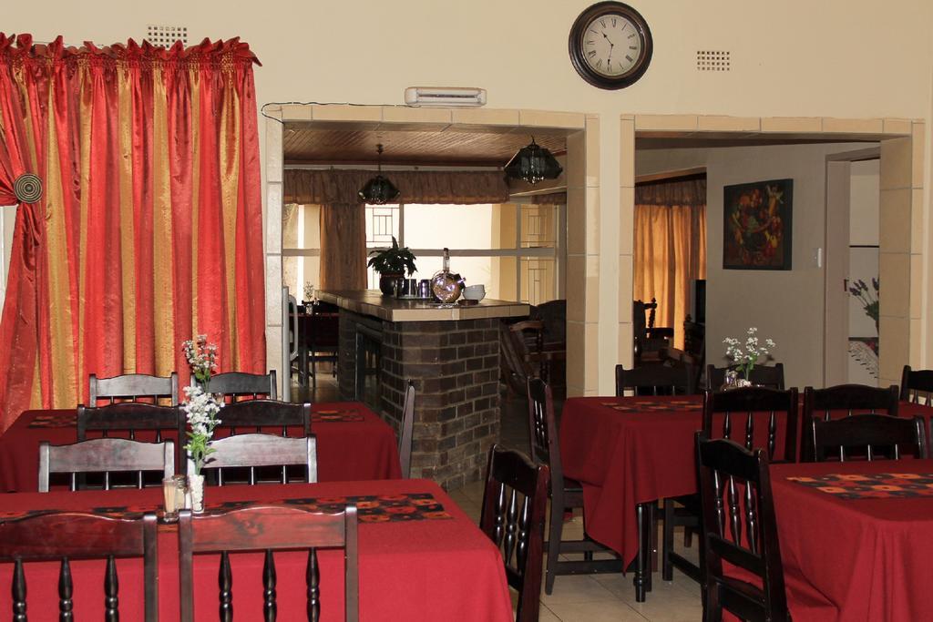 Rustenburg Guesthouse Exterior foto